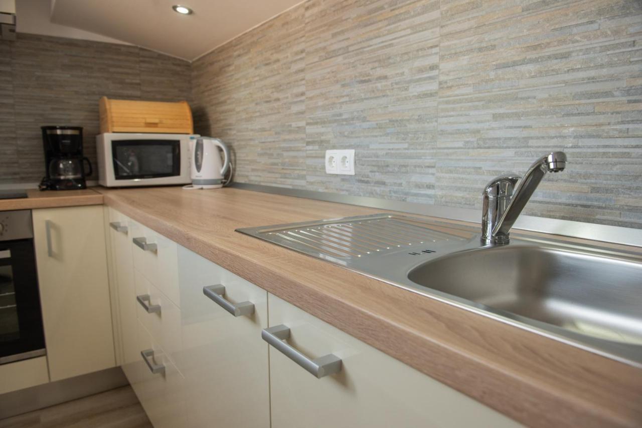 Apartman Eva Vrsi Exterior photo