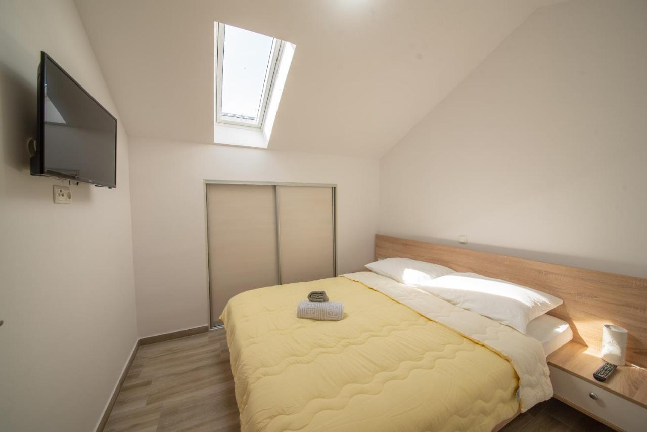 Apartman Eva Vrsi Exterior photo